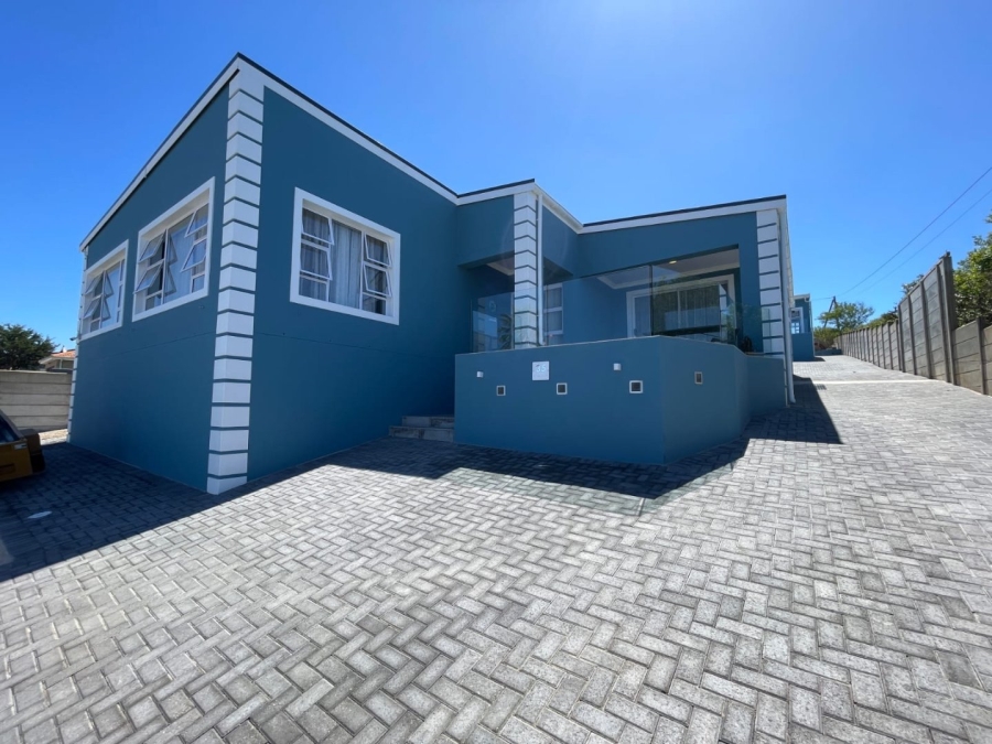 5 Bedroom Property for Sale in Dana Bay Western Cape